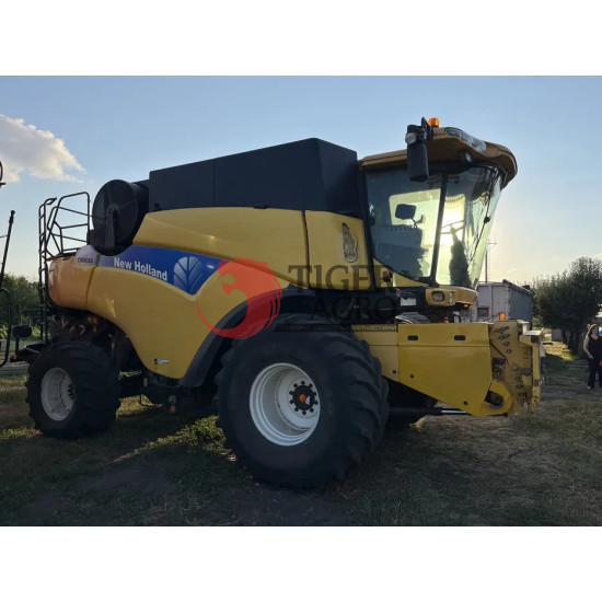Комбайн New Holland CR9080