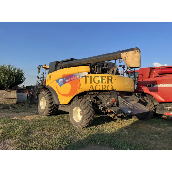 Комбайн New Holland CR9080