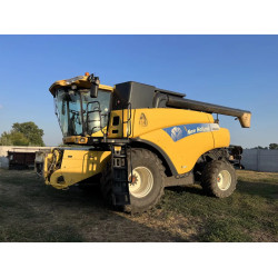 Комбайн New Holland CR9080